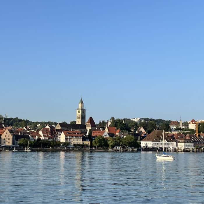Blick auf Überlingen vom Bodensee aus